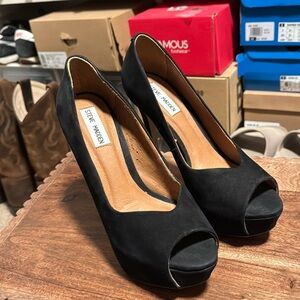 Brand new never worn Steve Madden platform, Peep toe